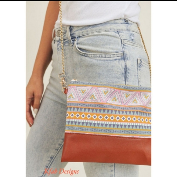 🔥Sale!!!🔥Cross body Wristlet Multi colored Aztec Bag - Picture 2 of 8